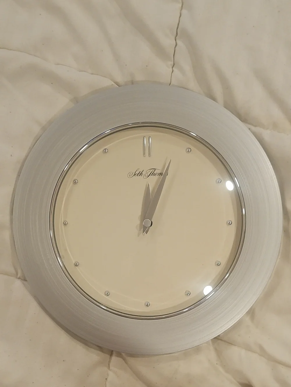 Seth Thomas Silver Quartz Wall Clock - Modern Minimalist Design